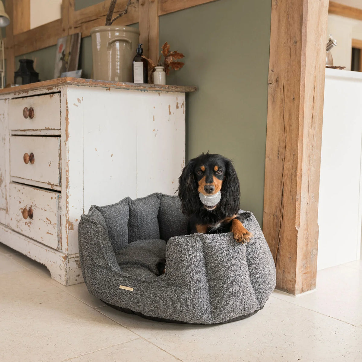 High Wall Bed For Dogs in Boucl