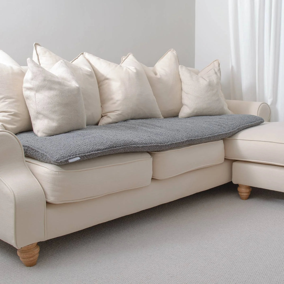 Couch Topper in Boucl